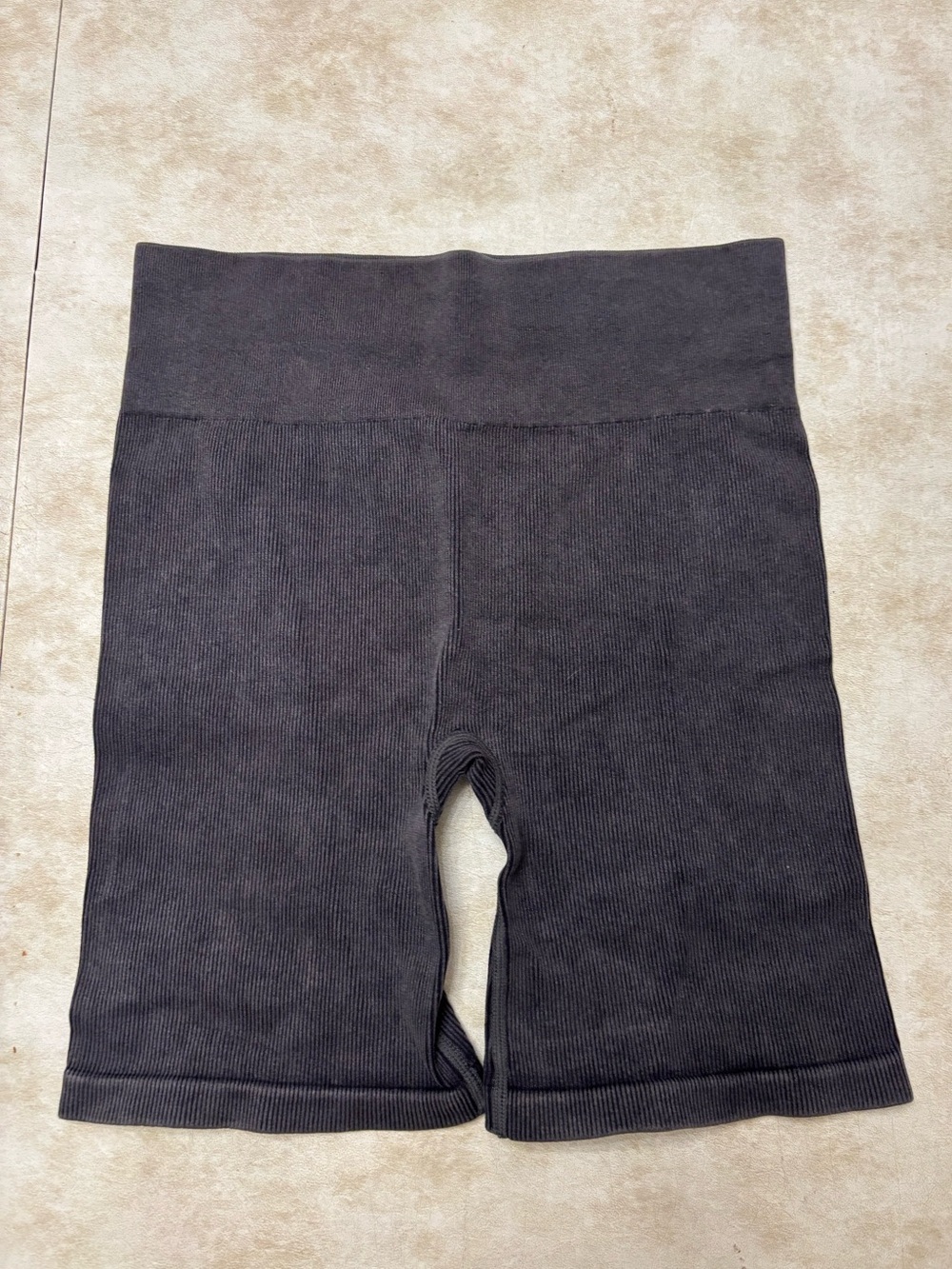 Gray ribbed biker shorts